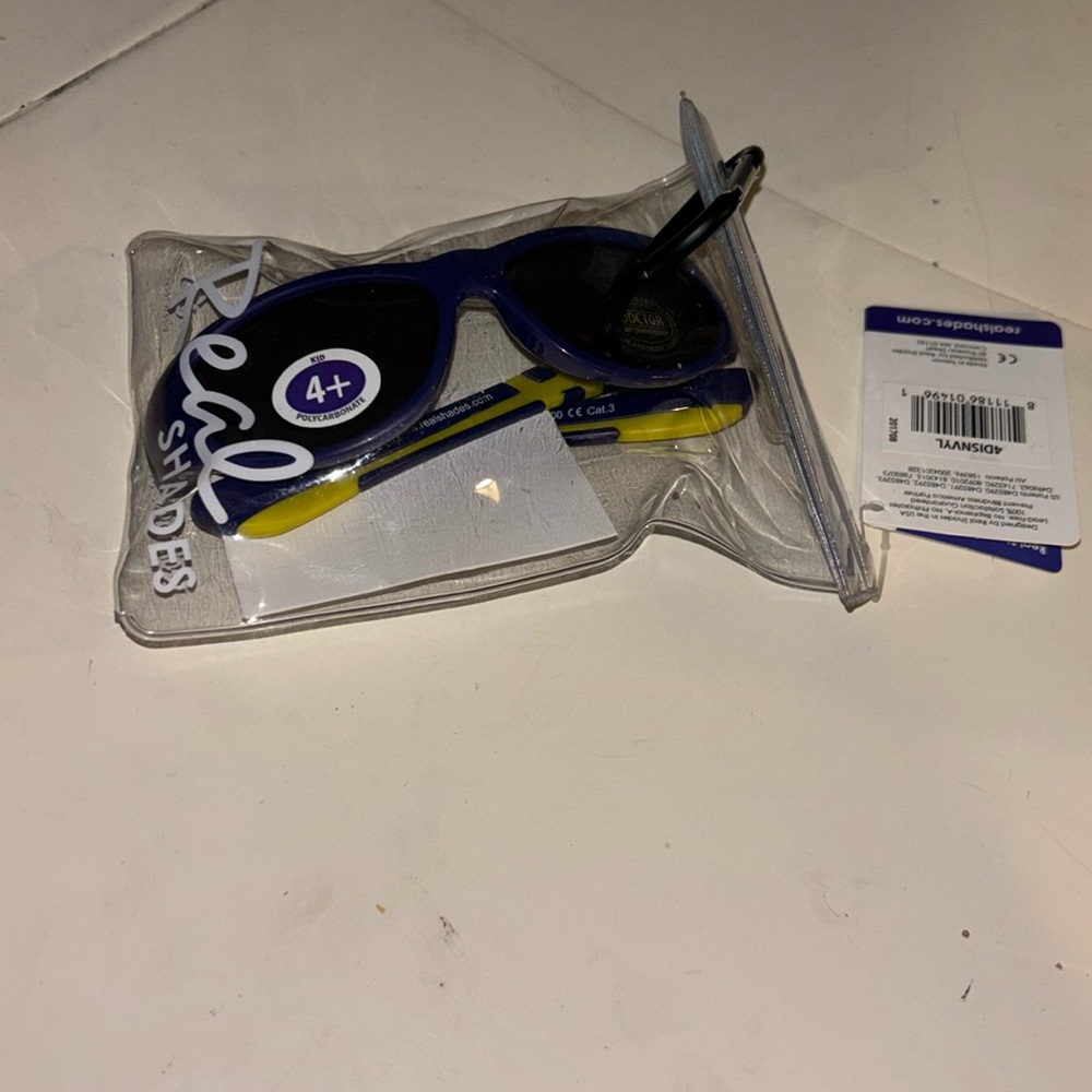 🌸 NWT Kids Sunglasses - Blue and Yellow